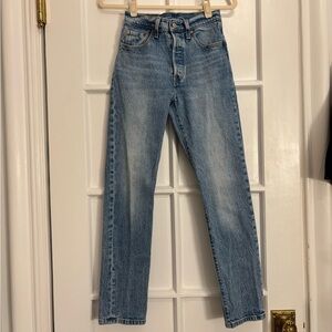 Light Wash Levi’s 501 Jeans